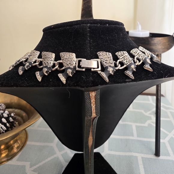Vintage Egyptian Queen Nefertiti Silver Toned Necklace - Picture 3 of 9